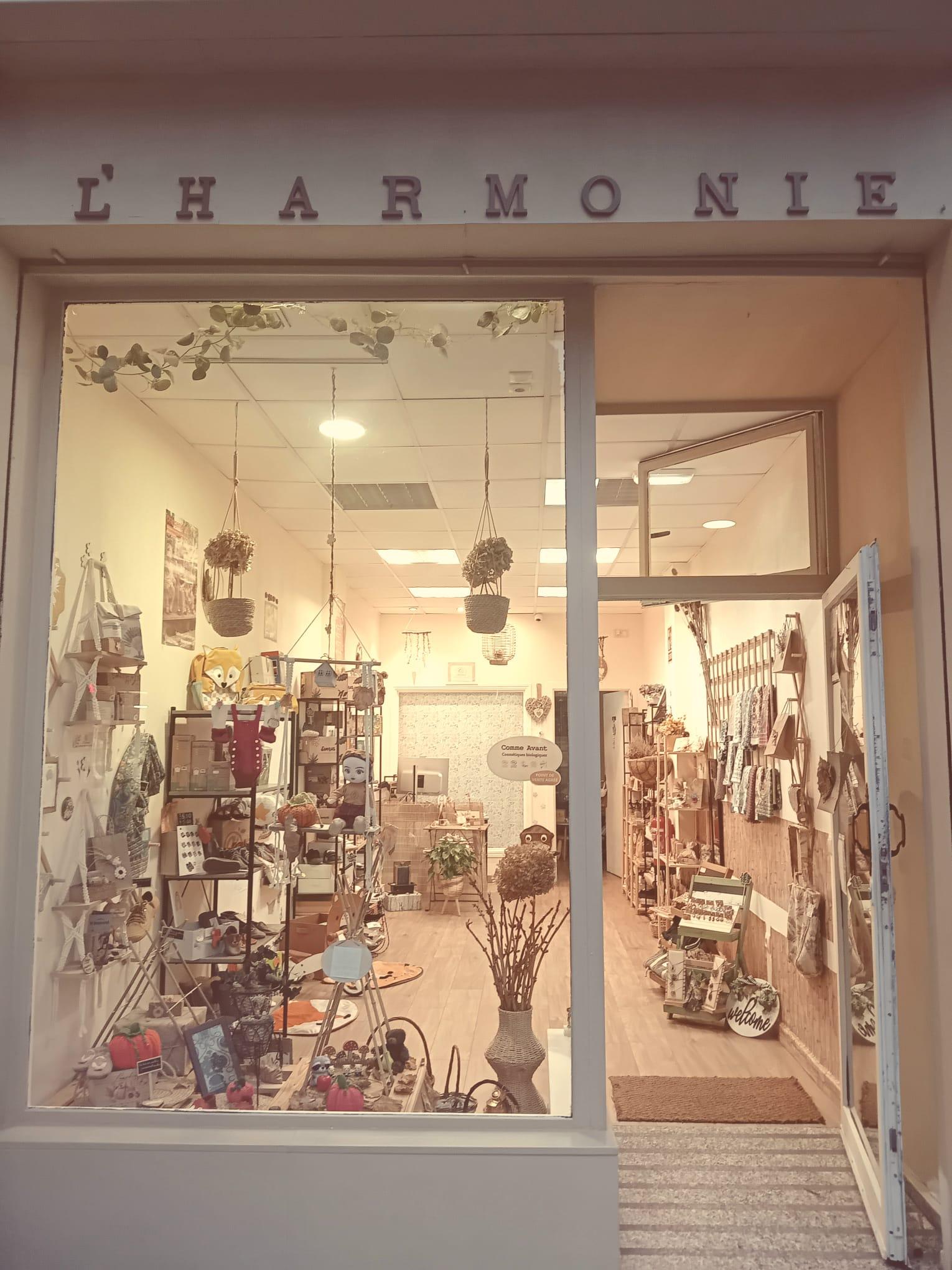 Interior of the L'Harmonie shop in Oviedo